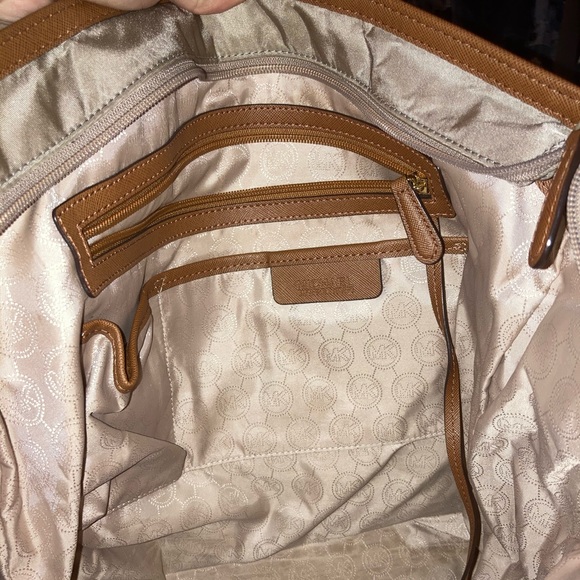*SOLD* Michael Kors Tote Bag - Picture 9 of 10